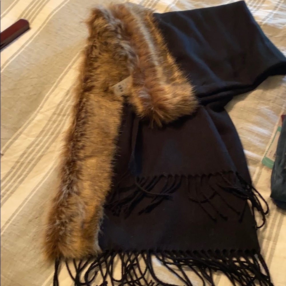 Shawl - faux fur lined fringe bottom
